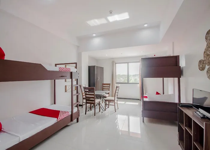 Cornerstone Manor 酒店 3*